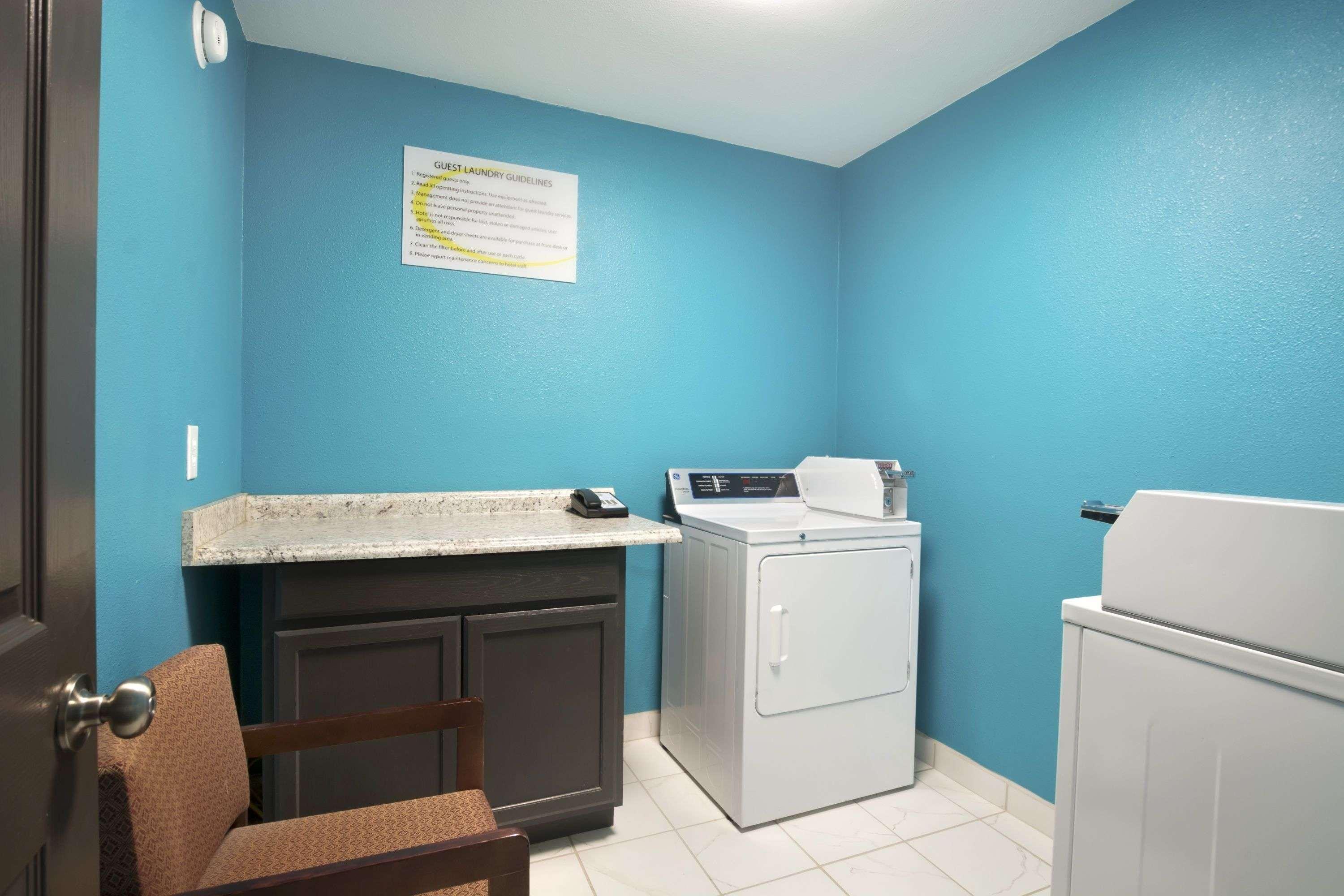Super 8 By Wyndham Ardmore Luaran gambar